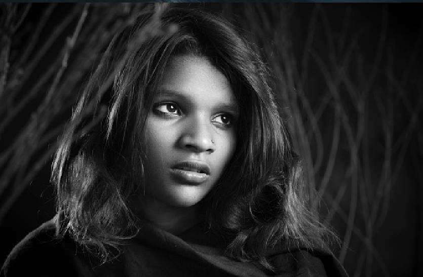 woman_in_black_2.jpg