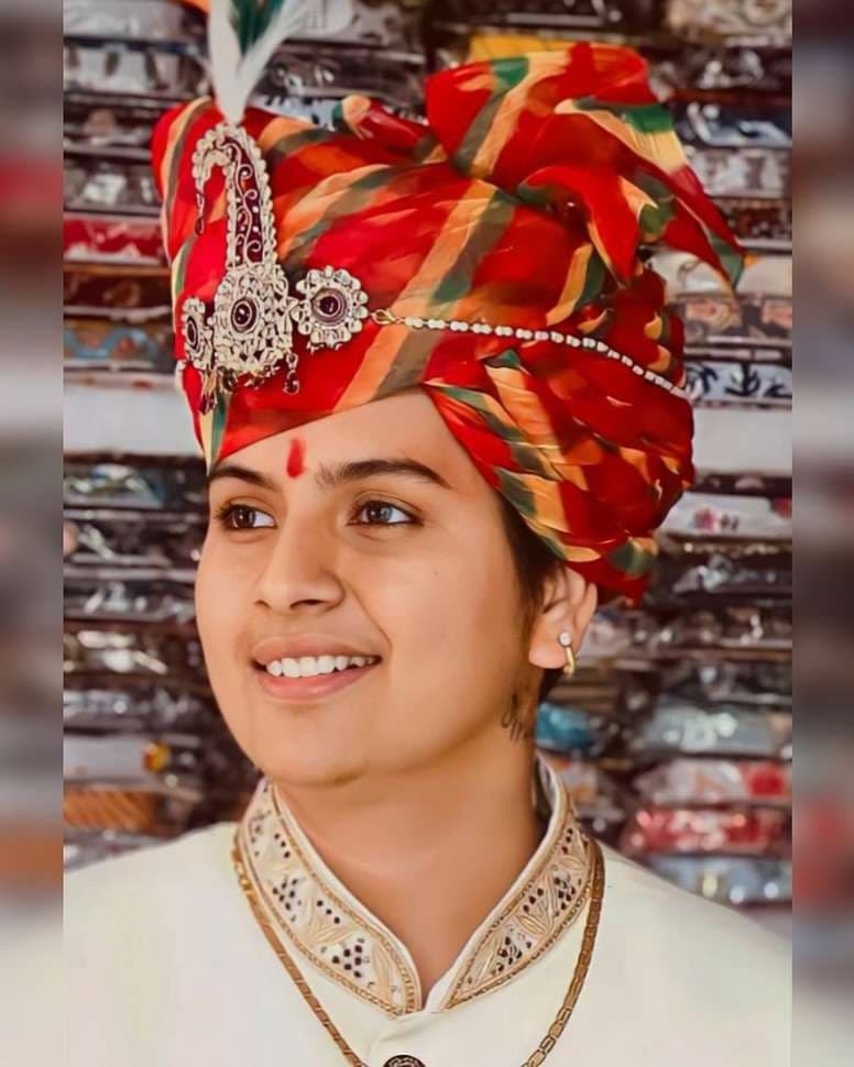 ratan_chauhan_in_rajasthani_poshak.jpg