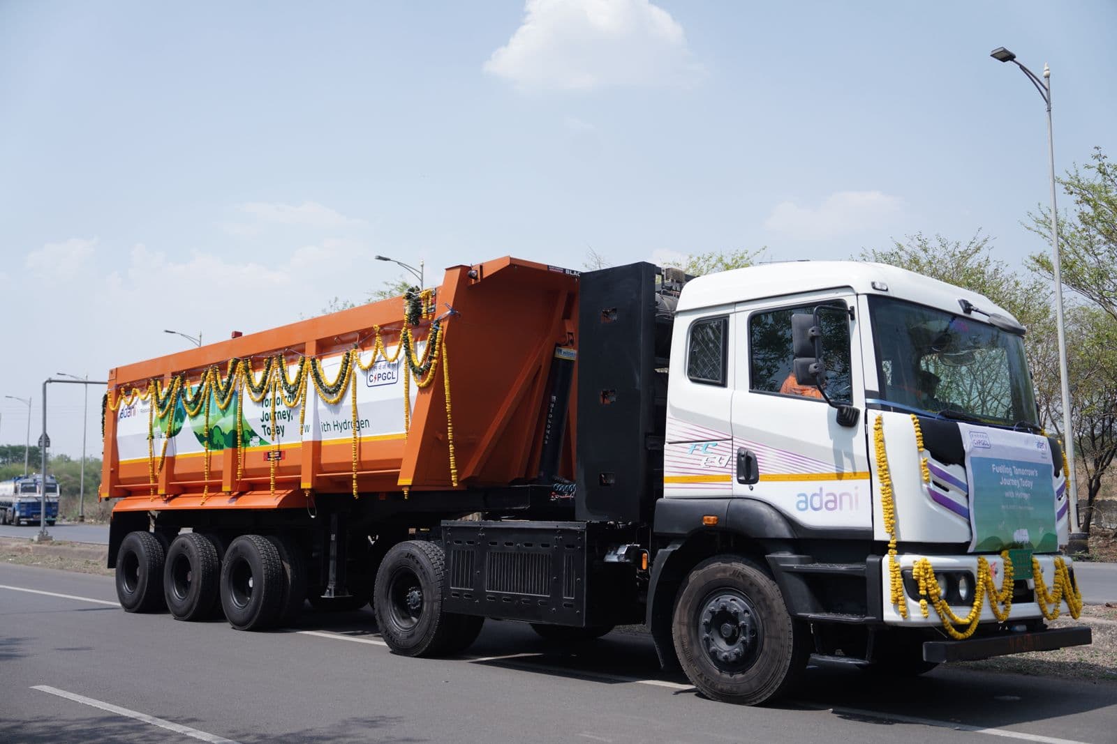 CG News: मुख्यमंत्री ने देश के पहले हाइड्रोजन फ्यूल ट्रक को दिखाई हरी झंडी, ग्रीन ट्रांसपोर्ट को मिलेगा बढ़ावा, देखें 
