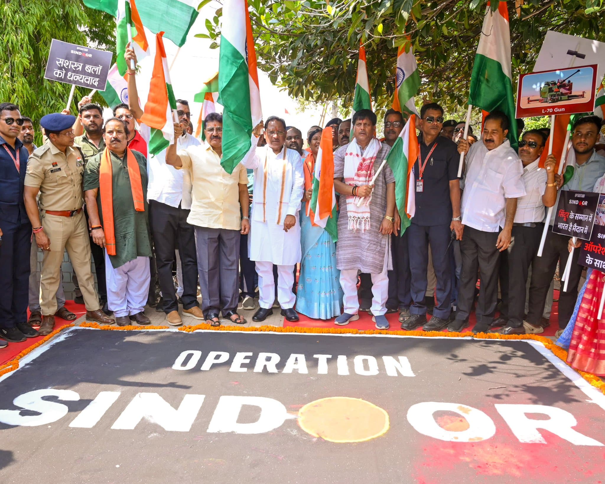 CG Photo News: तिरंगा यात्रा में CM साय हुए शामिल, कहा- ऑपरेशन सिंदूर भारतीय सेना के शौर्य और पराक्रम का प्रतीक है...