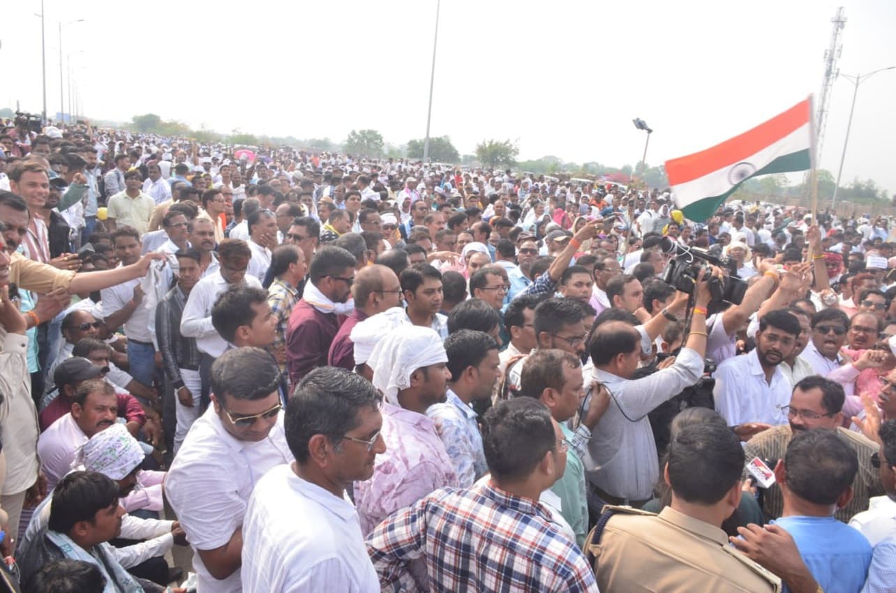 युक्तियुक्तकरण की प्रक्रिया को सेटअप 2008 के आधार पर करने की मांग को लेकर प्रदर्शन