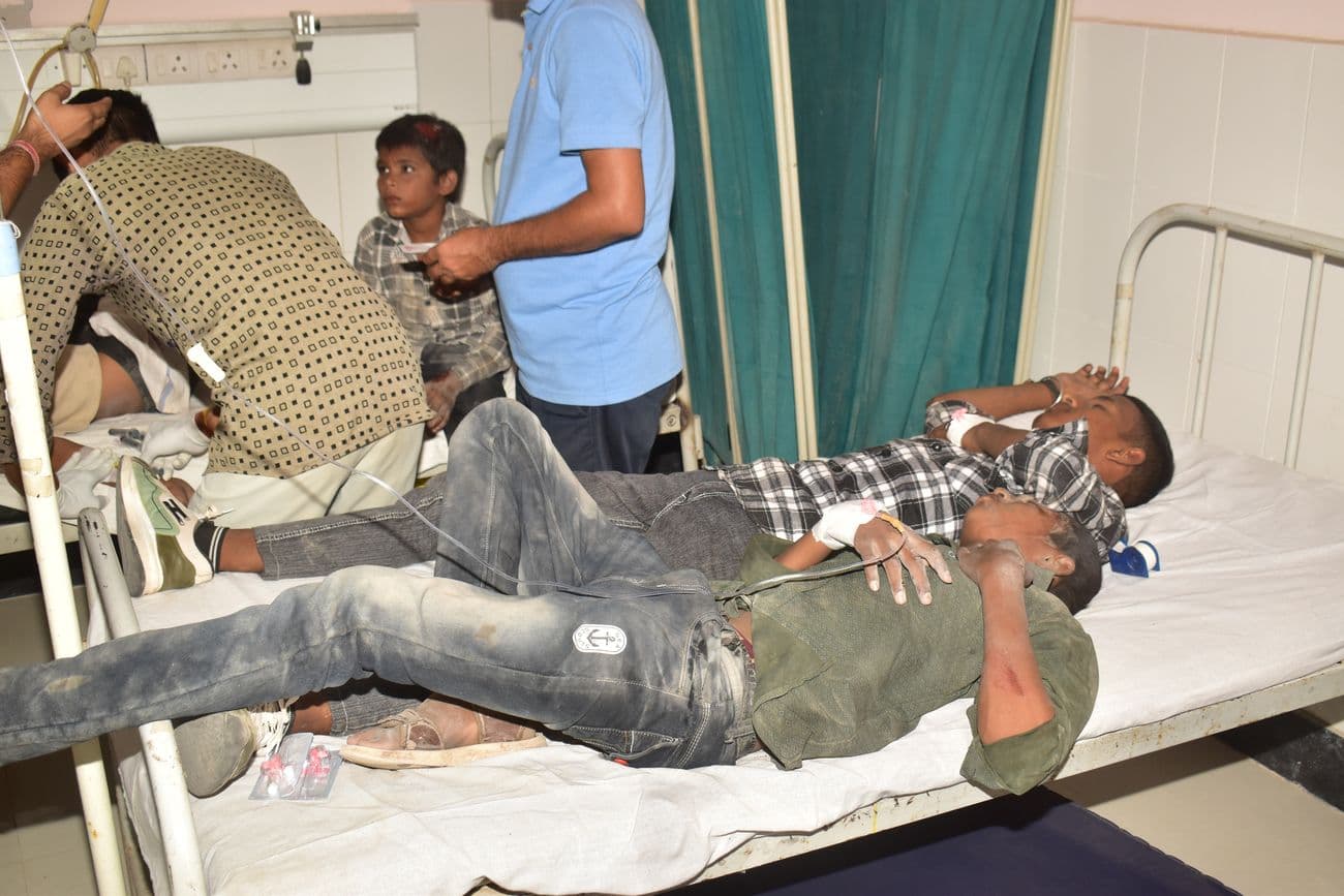 Loading vehicle overturns due to tire burst, youth dies, children and women among 28 injured