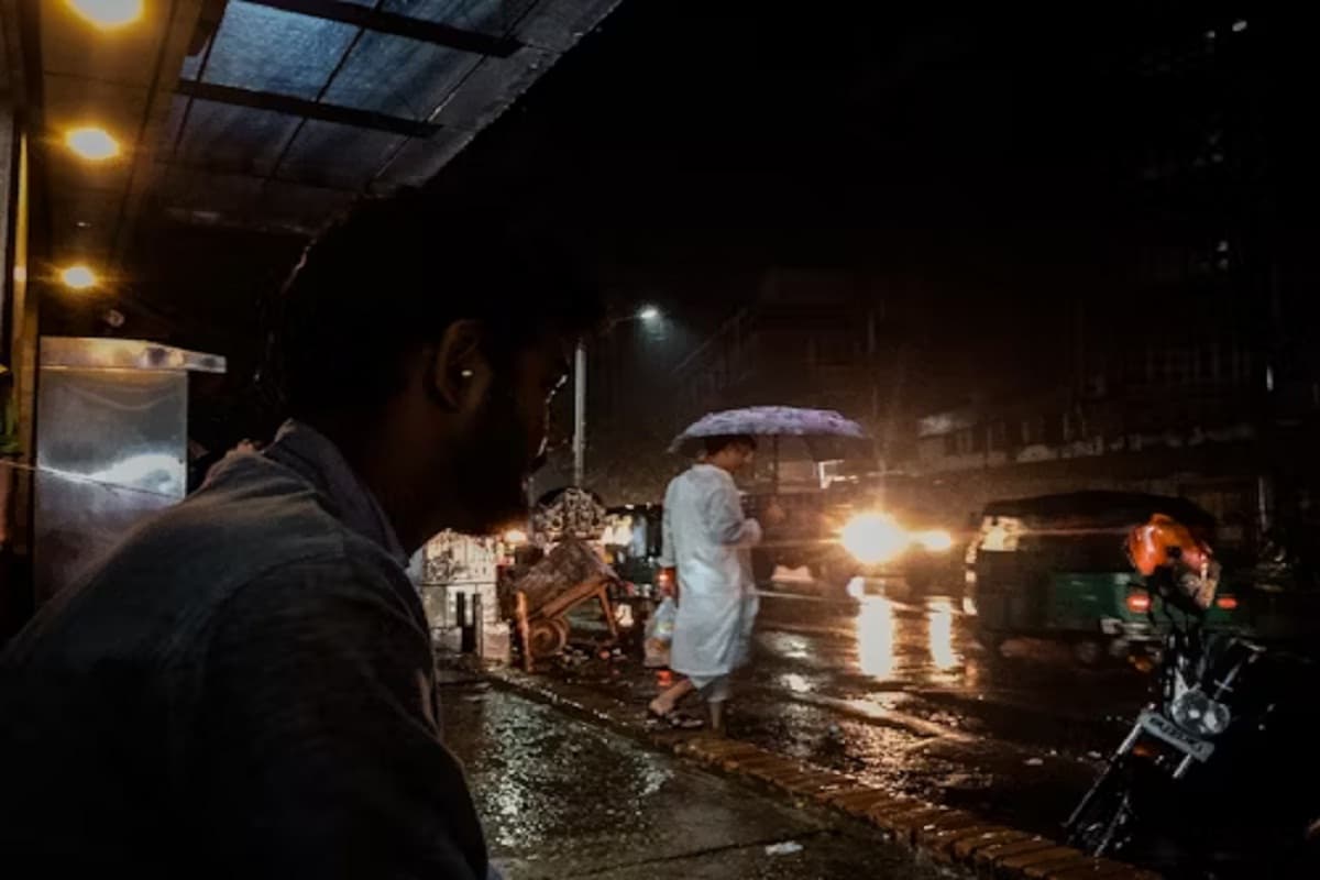 Weather Update: भीषण गर्मी के बीच राहत भरी खबर! इन जिलों में हो सकती है बारिश, येलो अलर्ट जारी