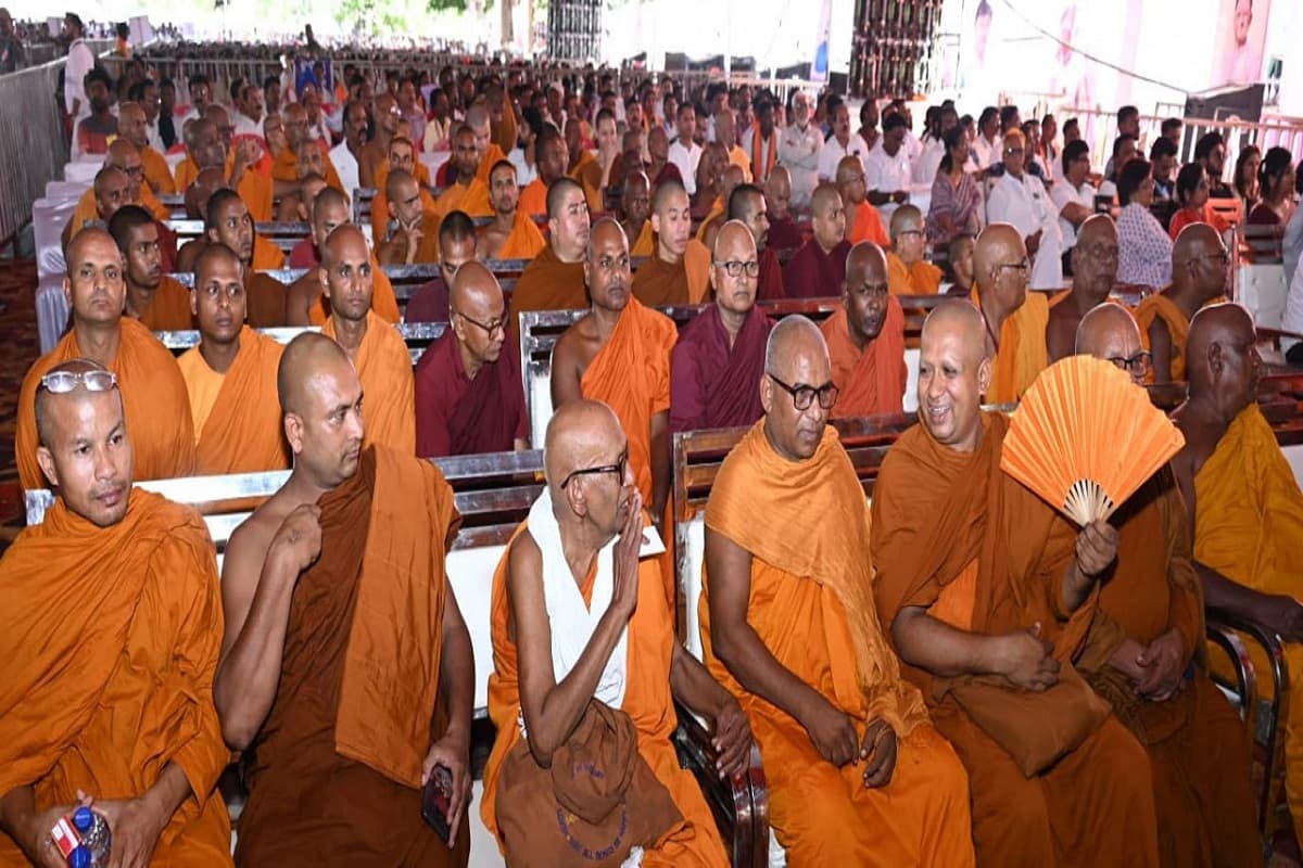 CM साय ने बुद्ध महोत्सव के लिए 25 लाख की घोषणा की, 94 करोड़ के कामों का लोकार्पण-भूमिपूजन भी... देखें Photos
