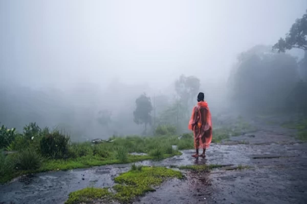 Rain Alert: छत्तीसगढ़ के इन जिलों में बारिश का Alert, 60 KM/घंटे की रफ्तार से चलेगी धूल भरी हवा
