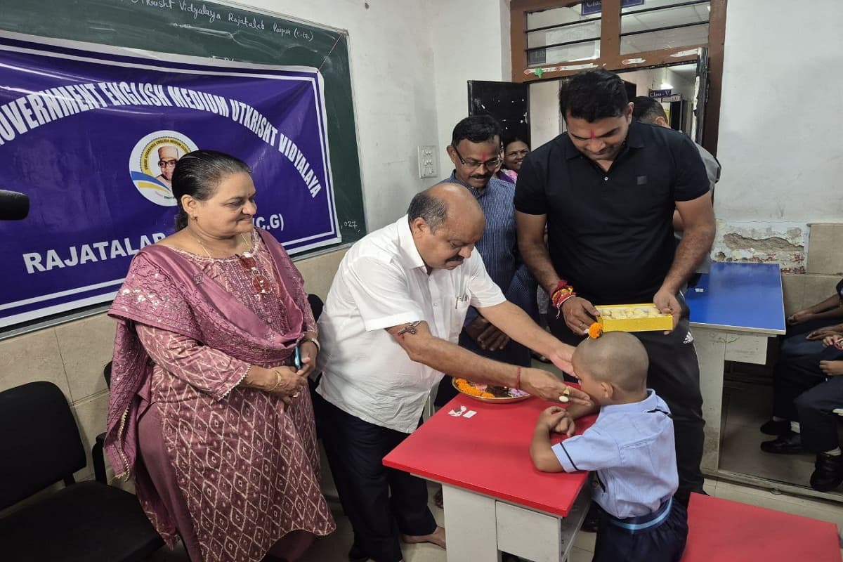 Shala Utsav: राजधानी के स्कूलों में मनाया गया प्रवेश उत्सव, छात्रों में दिखा गजब का उत्साह, देखें तस्वीरें
