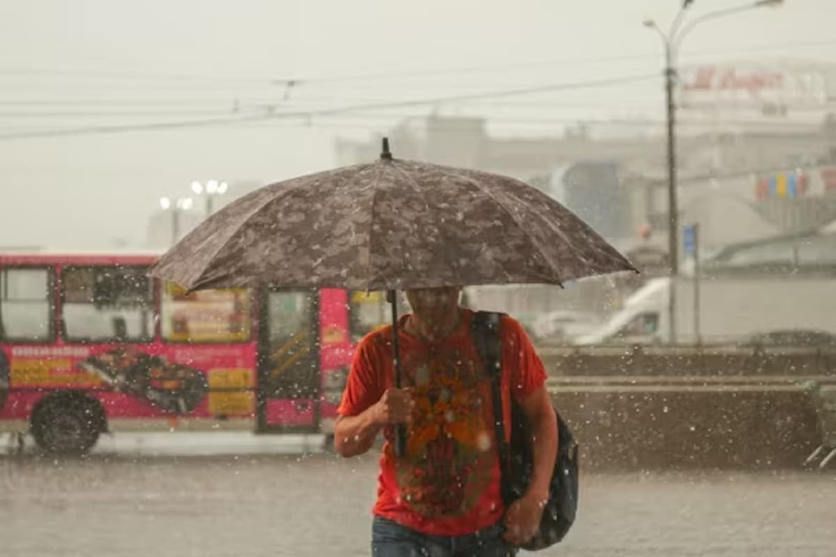 Monsoon 2025: मानसून पकड़ेगा जोर! 13 जिलों में होगी भारी बारिश, IMD का येलो अलर्ट जारी
