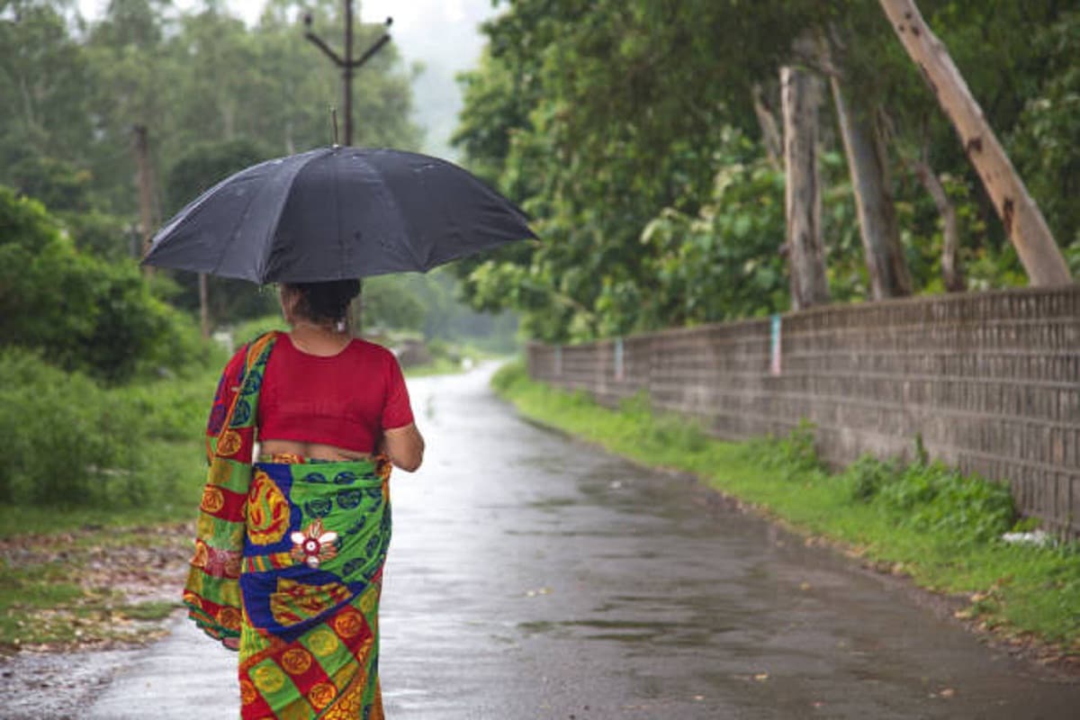CG Monsoon 2025: 22 जिलों में आंधी-बारिश का यलो अलर्ट जारी, गरज-चमक के साथ चलेंगी तेज हवाएं, देखें ताजा Update
