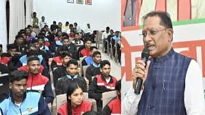 CG News: पहली बार रायपुर पहुंचे बीजापुर के सुदूर गांवों के युवा, मुख्यमंत्री से आत्मीय मुलाकात कर रखी अपनी बात, देखें 
