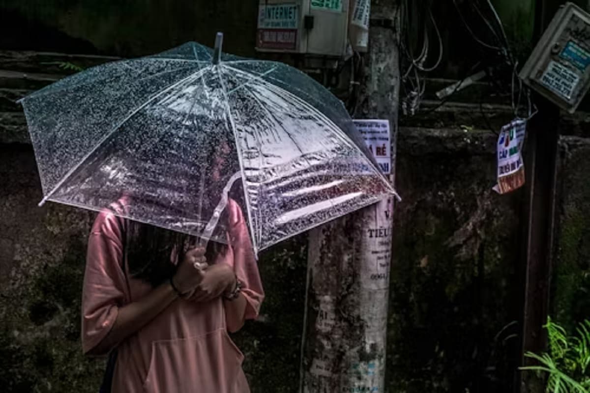 हल्की से मध्यम वर्षा की संभावना (फोटो सोर्स- unsplash)