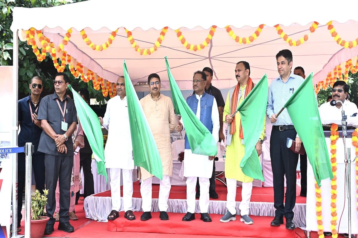 CG News: CM साय ने मैदानी स्वास्थ्य अमले के लिए 151 नए वाहनों को दिखाई हरी झंडी, कही ये बात, देखें तस्वीरें

