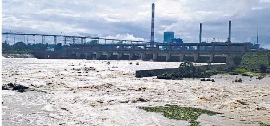 चार घंटे मूसलाधार बारिश! जनजीवन अस्त-व्यस्त... नदी-नाले उफान पर, घरों में घुसा पानी, photo