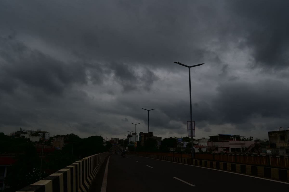 CG Weather Update: मानसून ने पकड़ी रफ्तार! अगले 5 दिनों तक होगी बारिश, IMD ने जारी किया अलर्ट
