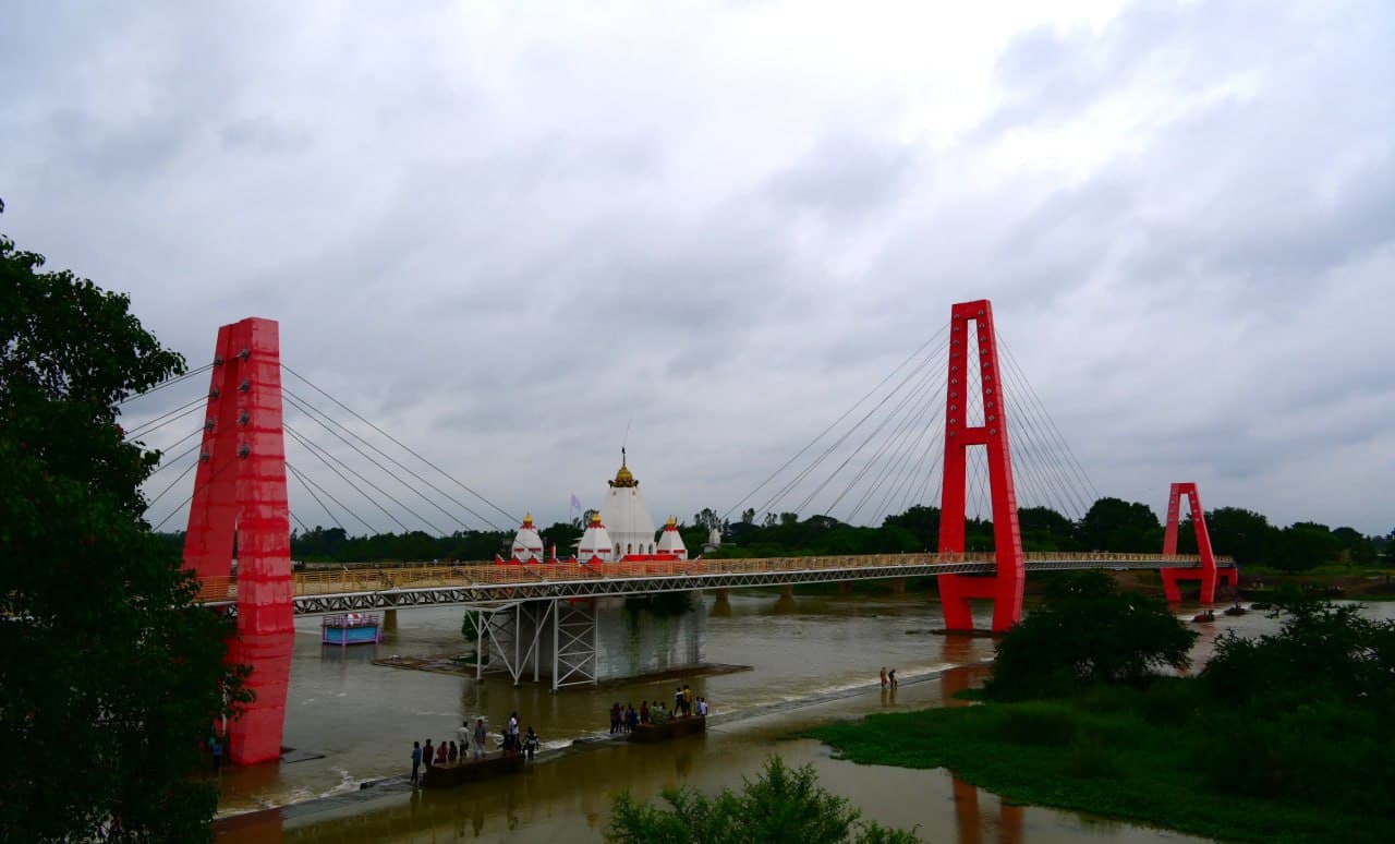 खारुन नदी का बढ़ा जलस्तर बना बाधा, श्रद्धालु नहीं कर सके शिव मंदिर के दर्शन, Photo