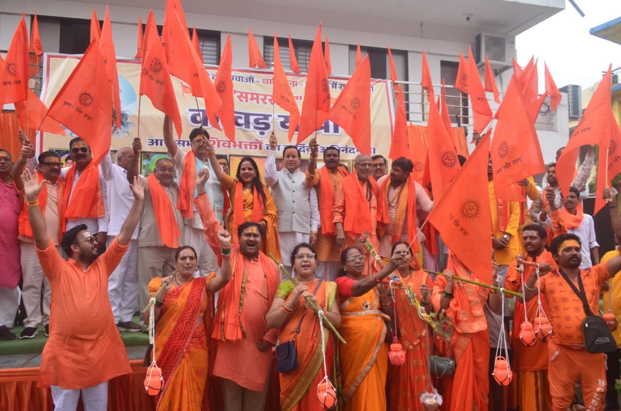 Sawan 2025: सावन का तीसरा सोमवार, पग-पग चली शिव के धाम आस्था, देखें तस्वीरें 
