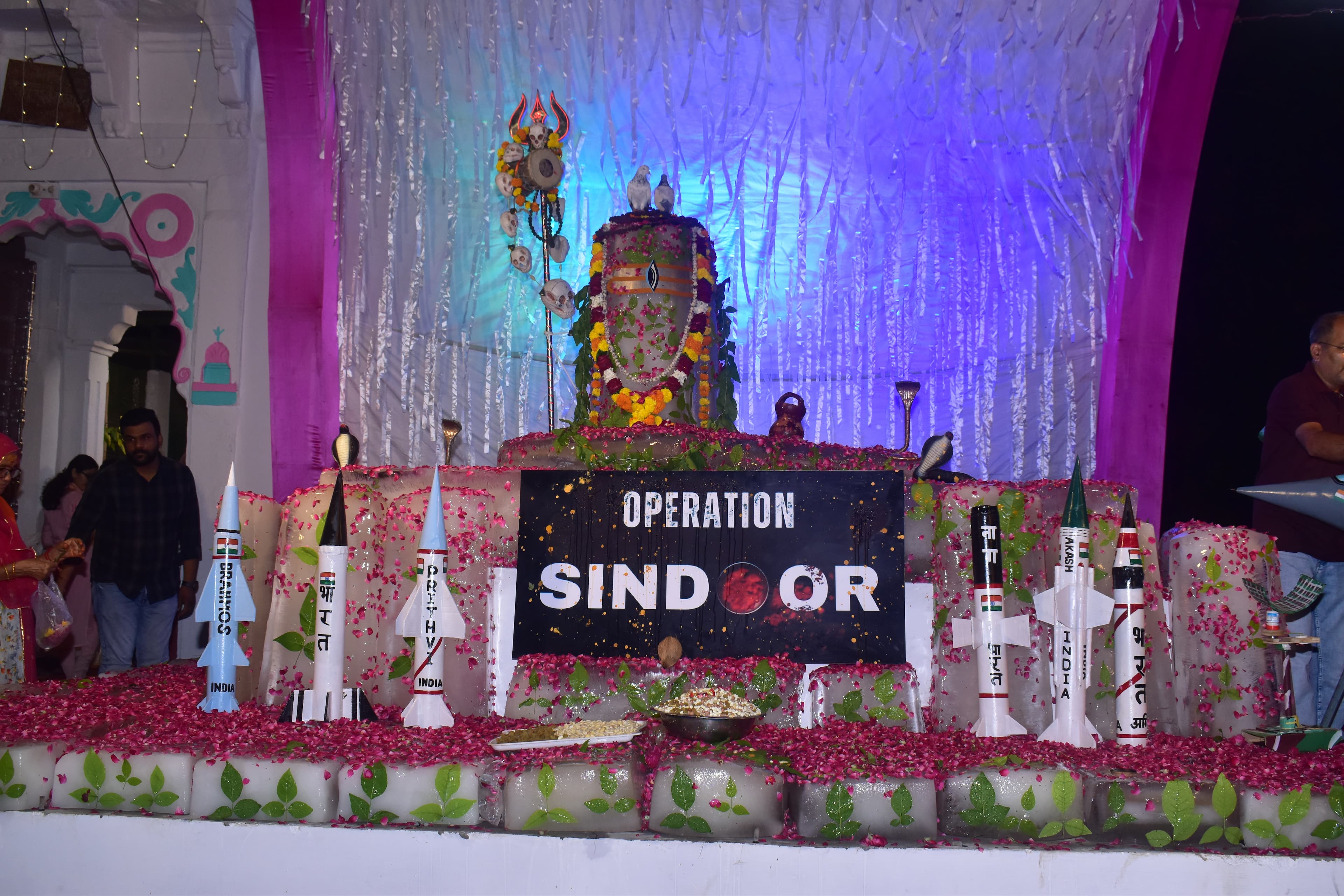 City residents gathered in Maha Aarti of Baba Barfani
On the last Monday of the month of Shravan, the sounds echoing in the Shiva temples, see the innocent pictures.